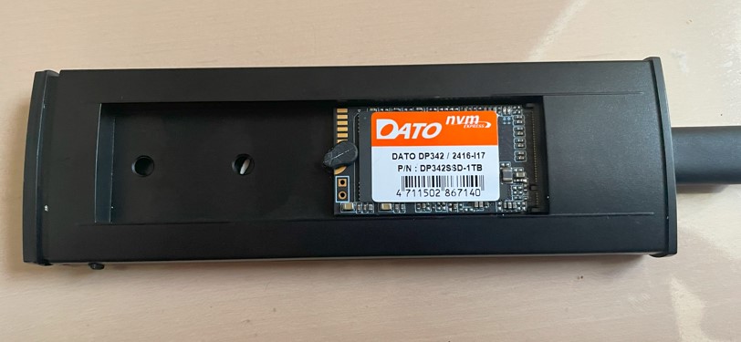 NEC LAVIE Direct N15(S)ノートパソコンのSSDとメモリーを増設して高速化!